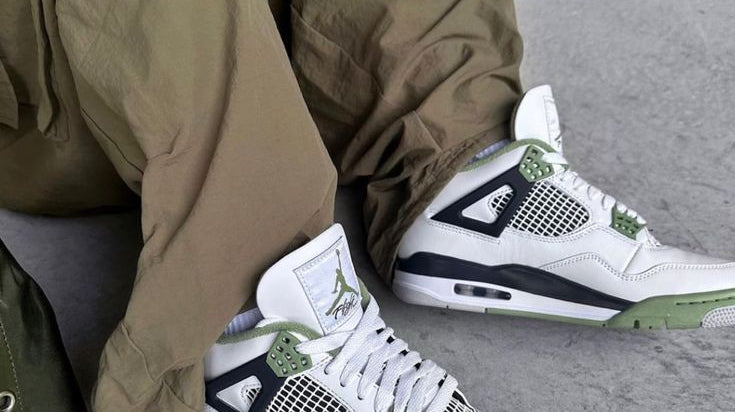 Air Jordan 4 "Seafoam"