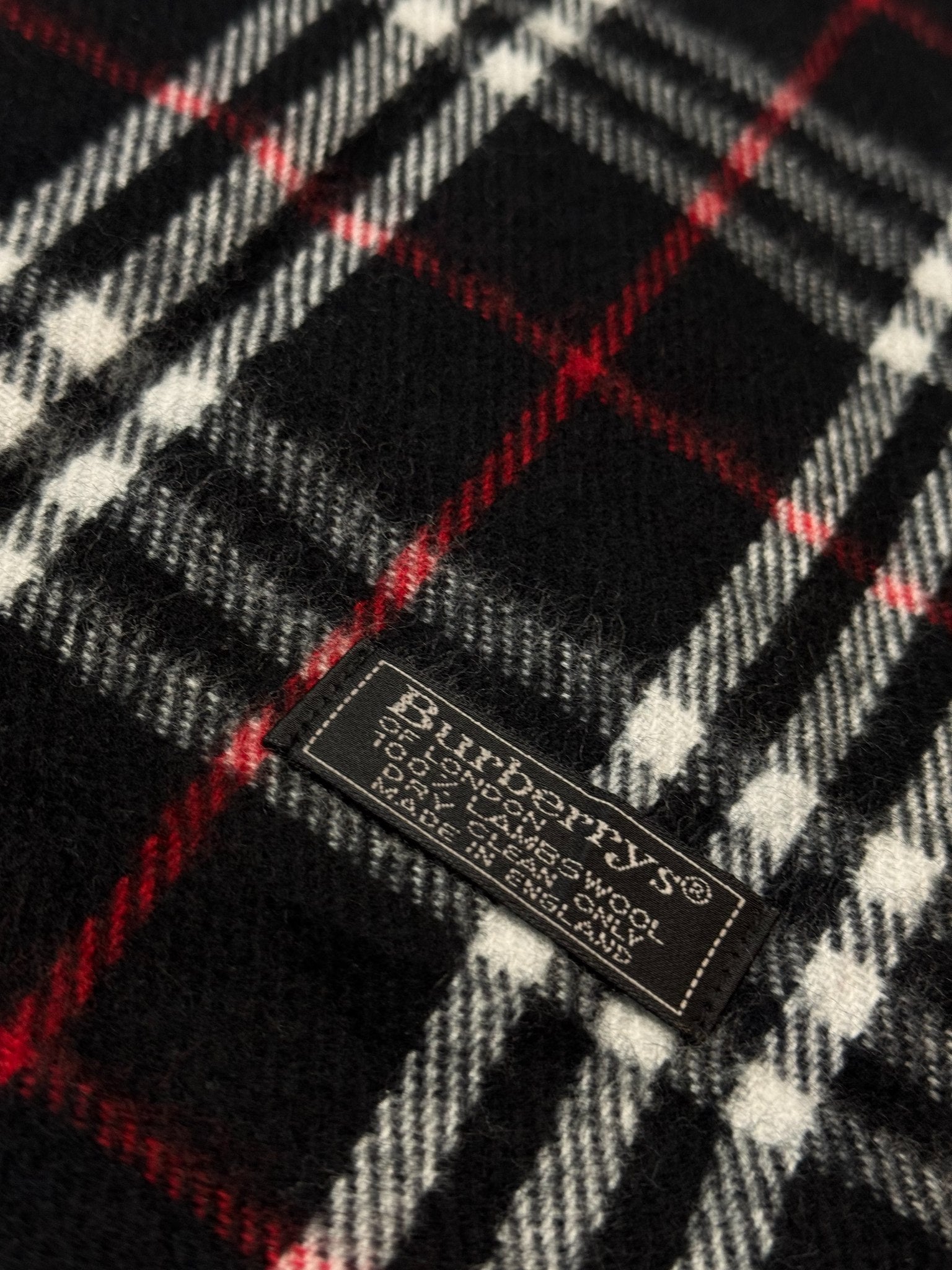 Burberry Vintage Scarf – Black / White Check – 100% Lambswool