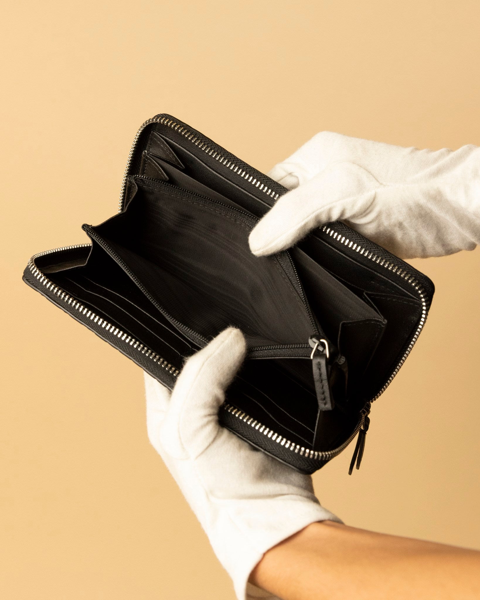 Gucci GG Zip Clutch Micro Guccissima Black