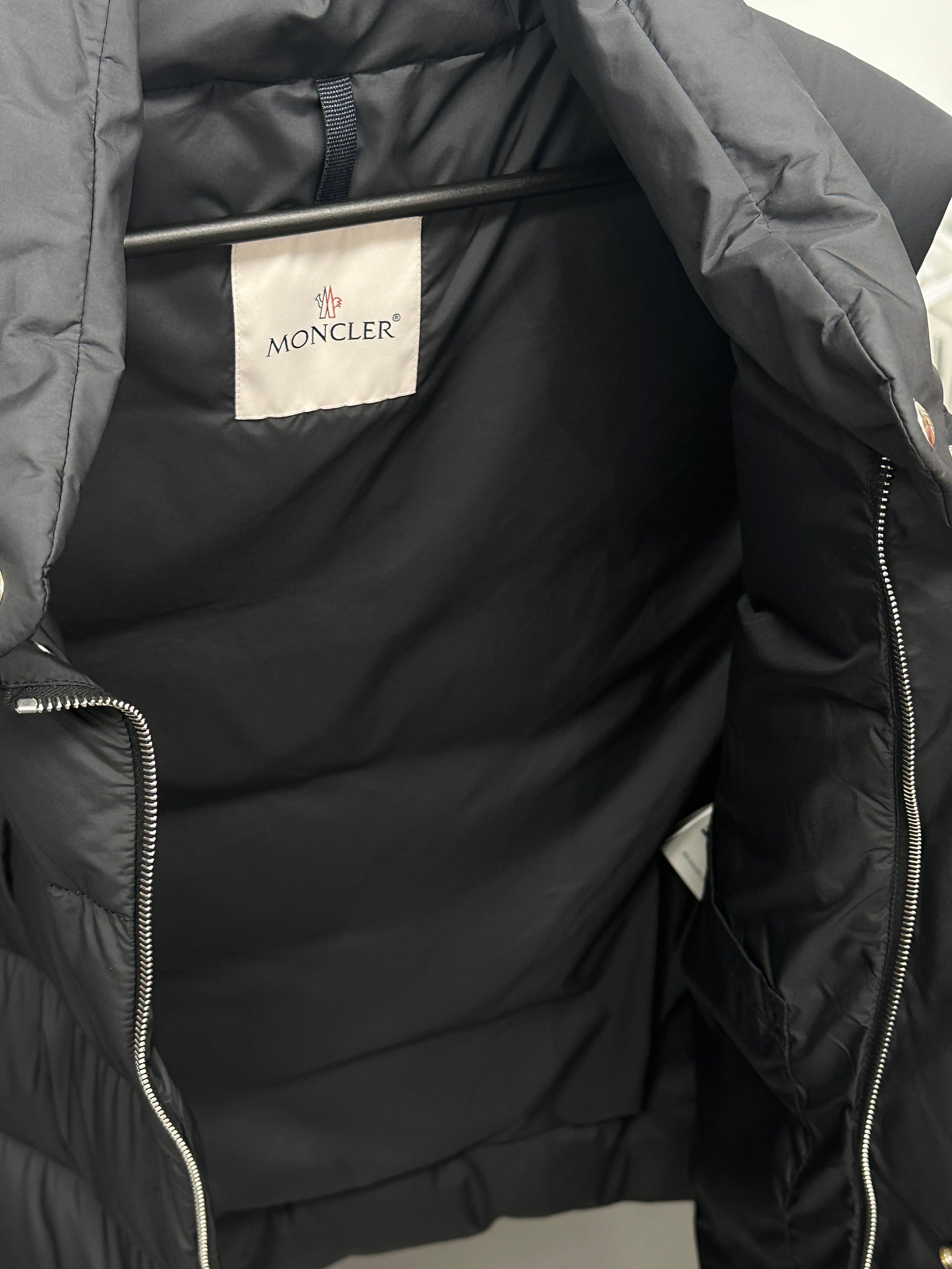 MONCLER ’GALLIENNE DOWN GILET (BLACK LABEL EDITION)