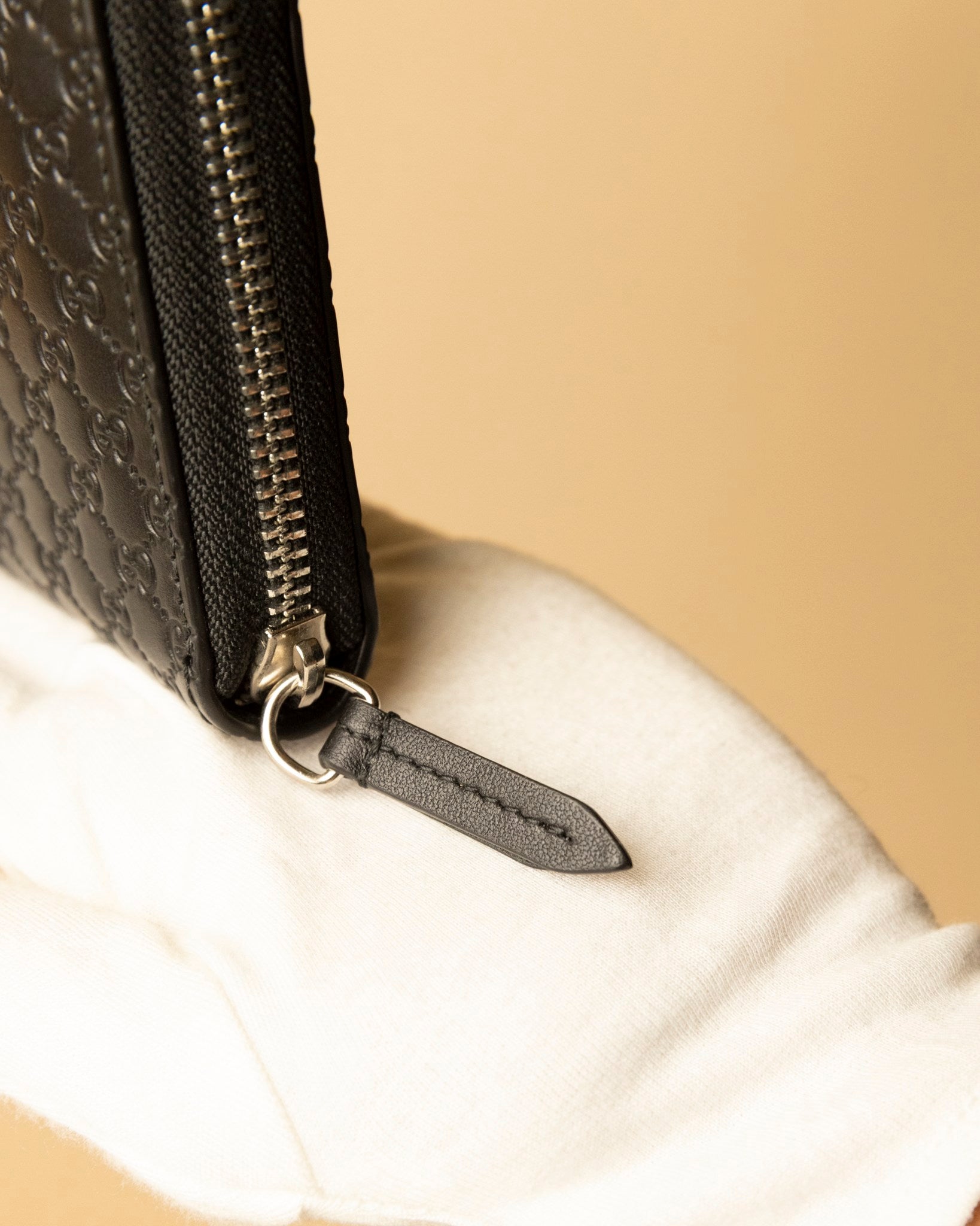 Gucci GG Zip Clutch Micro Guccissima Black