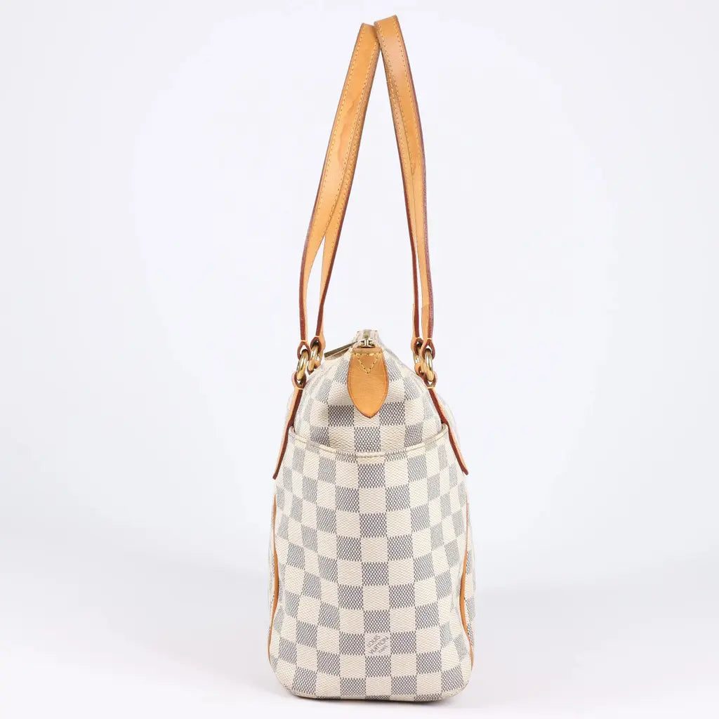 Louis Vuitton - Totally Beige